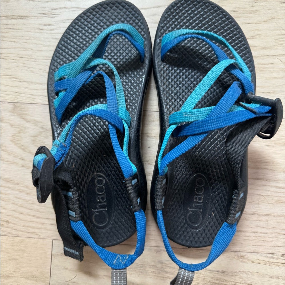 Kids Chacos Size 2